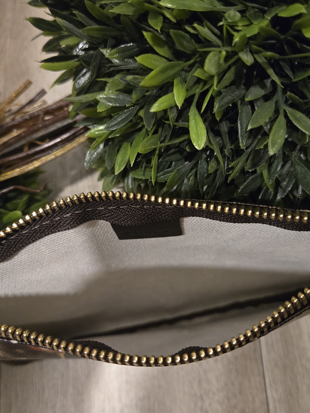 Furla RARE The OZ Wristlet - Picture 4 of 8
